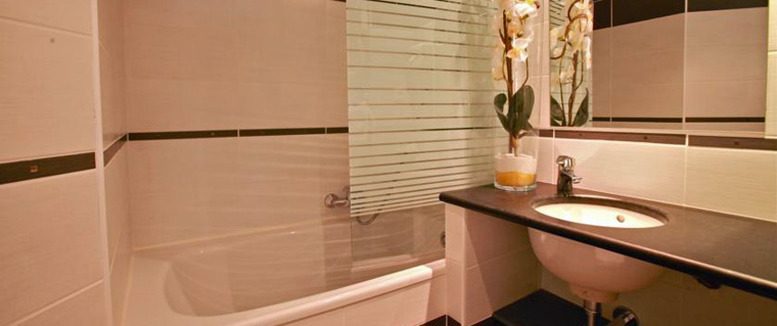 Vendome Hotel - Bathroom