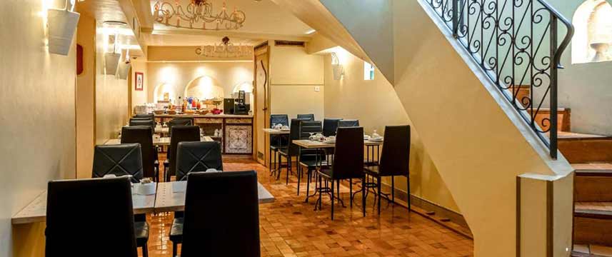 Villa Royale Montsouris - Breakfast Tables