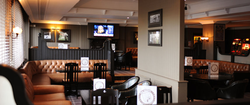 Village Nottingham - Pub Area