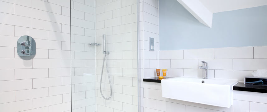 Warrington Fir Grove Hotel Bathroom