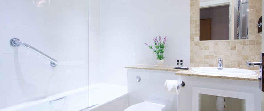 Warrington Fir Grove Hotel Executive Bathroom