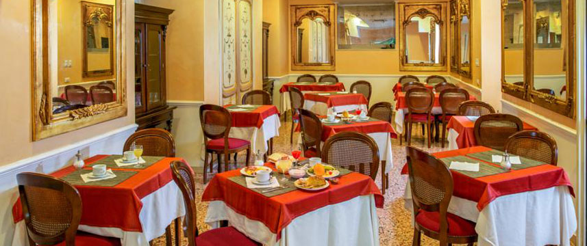 Welcome Piram Hotel - Breakfast Room