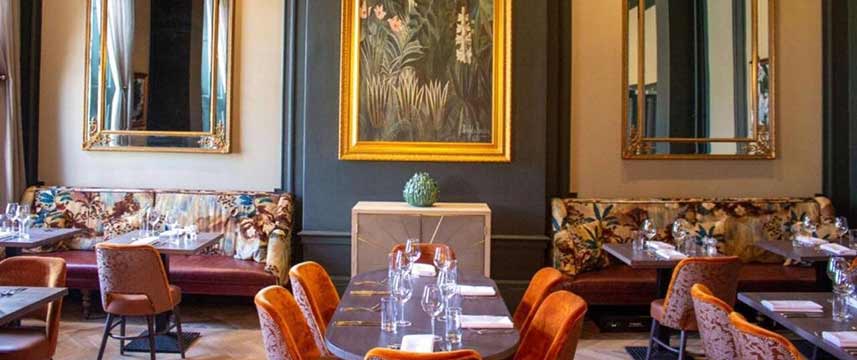 White Hart Hotel and Apartments - Fat Badger Tables