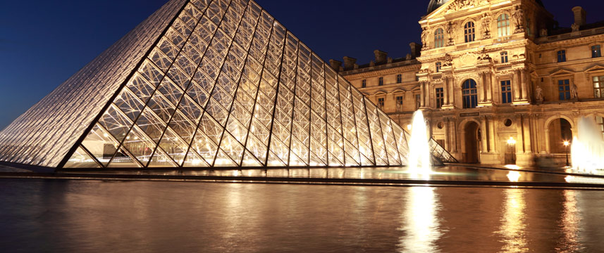 louvre pyramid evening